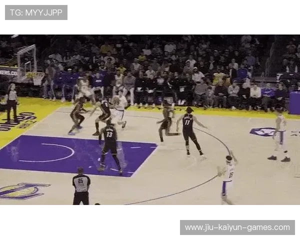 NBA背后传球秀到飞起：细数那些令人惊叹的绝妙配合